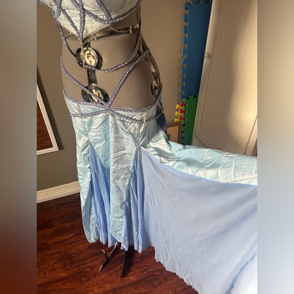 Well Loved Belly Dance Costume. 32 C cup and 41 inch Hip. - Picture 4 of 9